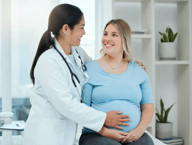 اختيار الطبيب المناسب نصائح لتسهيل الولادة الطبيعية 